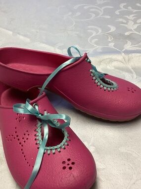 DAFNA. PINK RUBBER DESIGNER CLOGS. POOLSIDE. GARDEN. CUTIES🌸sz39